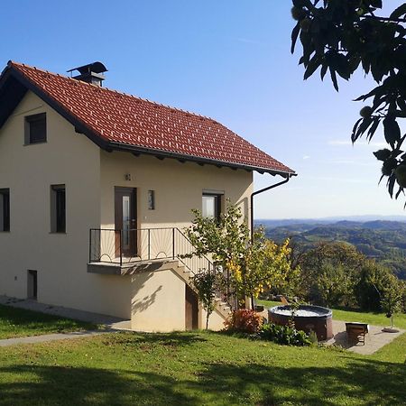 Apartma Hisa Na Ravnah With Hot Tub Pišece 외부 사진