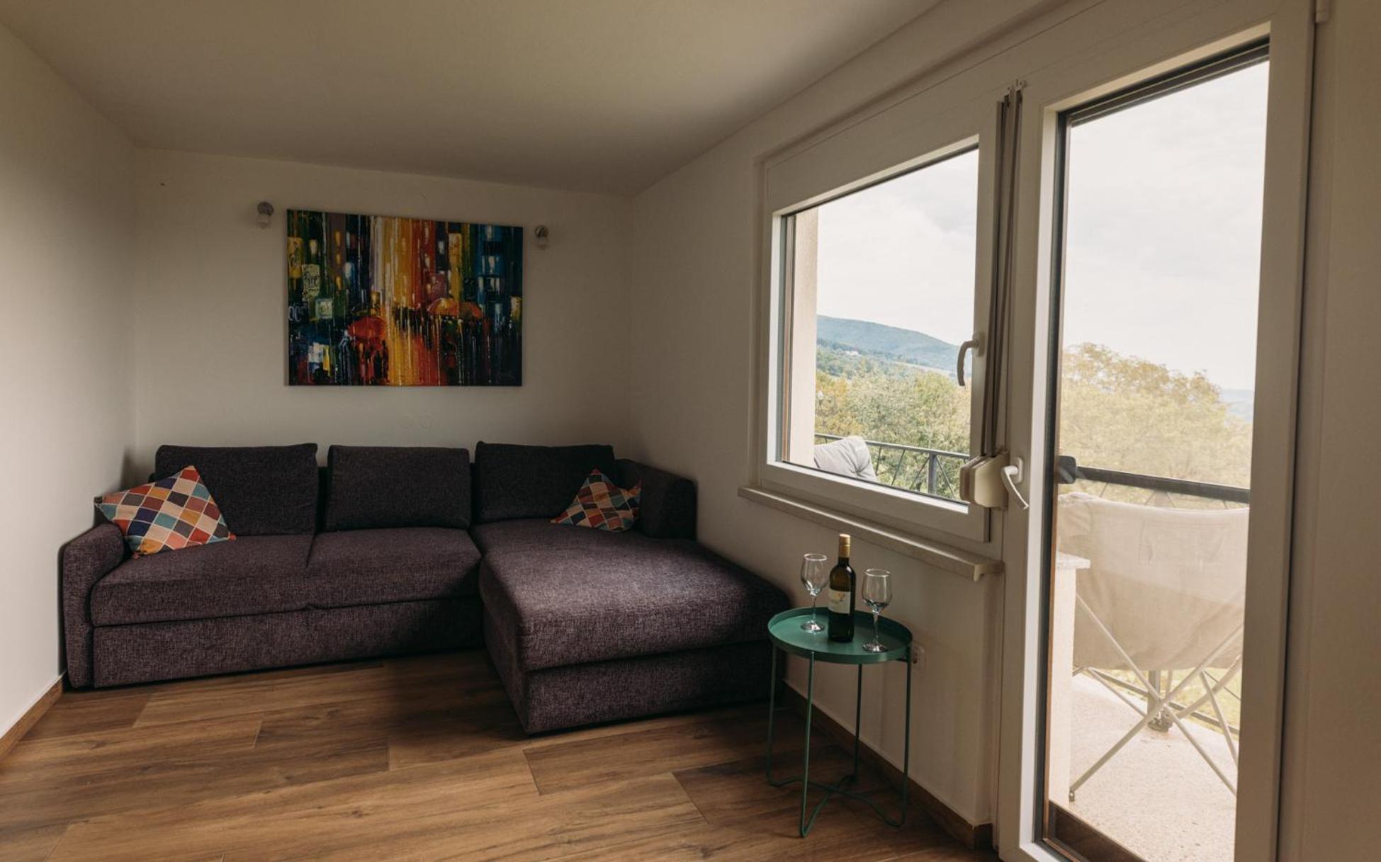 Apartma Hisa Na Ravnah With Hot Tub Pišece 외부 사진