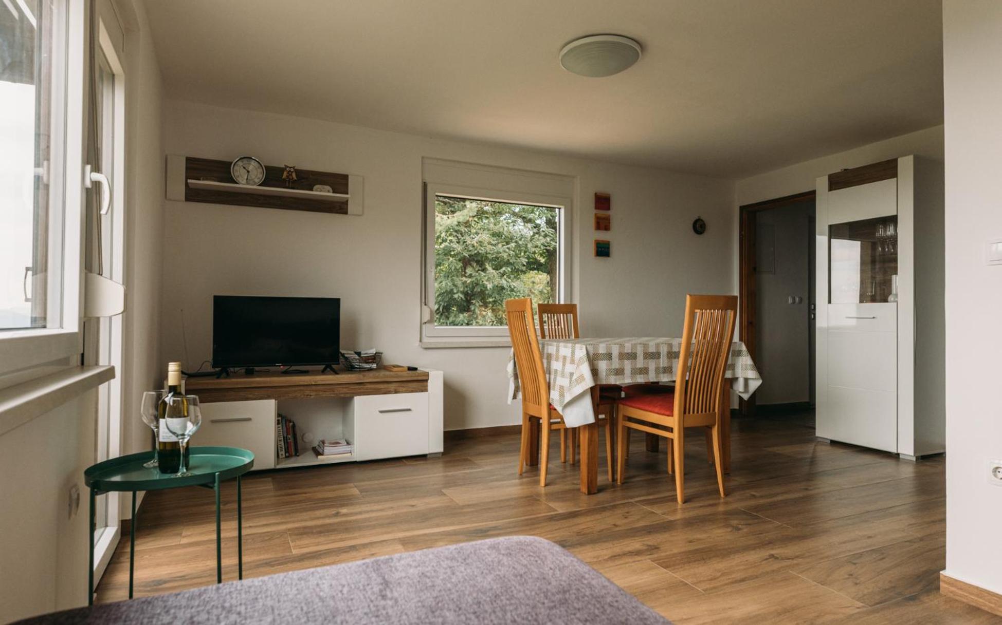 Apartma Hisa Na Ravnah With Hot Tub Pišece 외부 사진