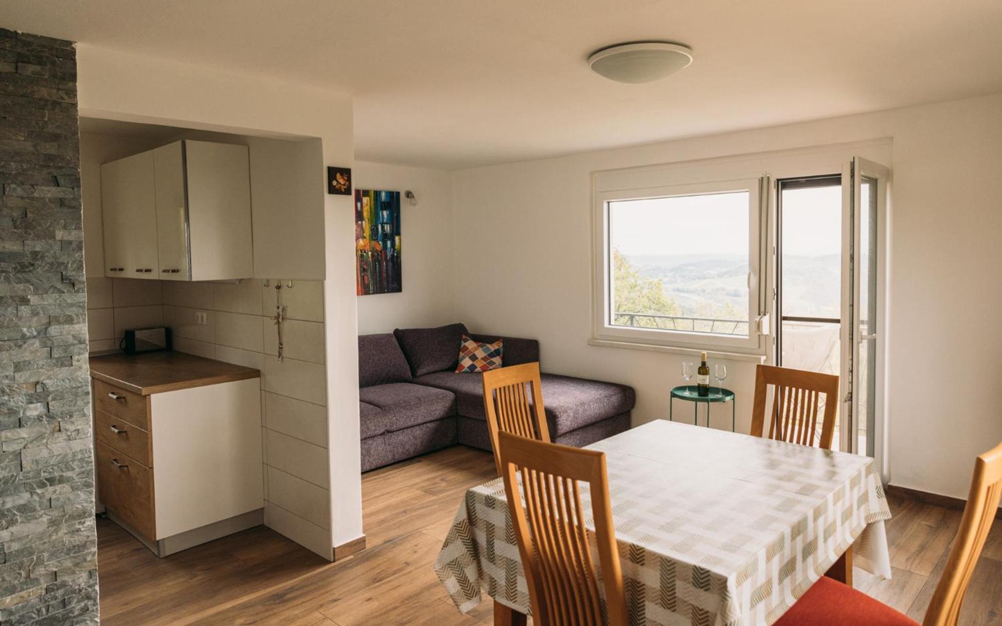 Apartma Hisa Na Ravnah With Hot Tub Pišece 외부 사진