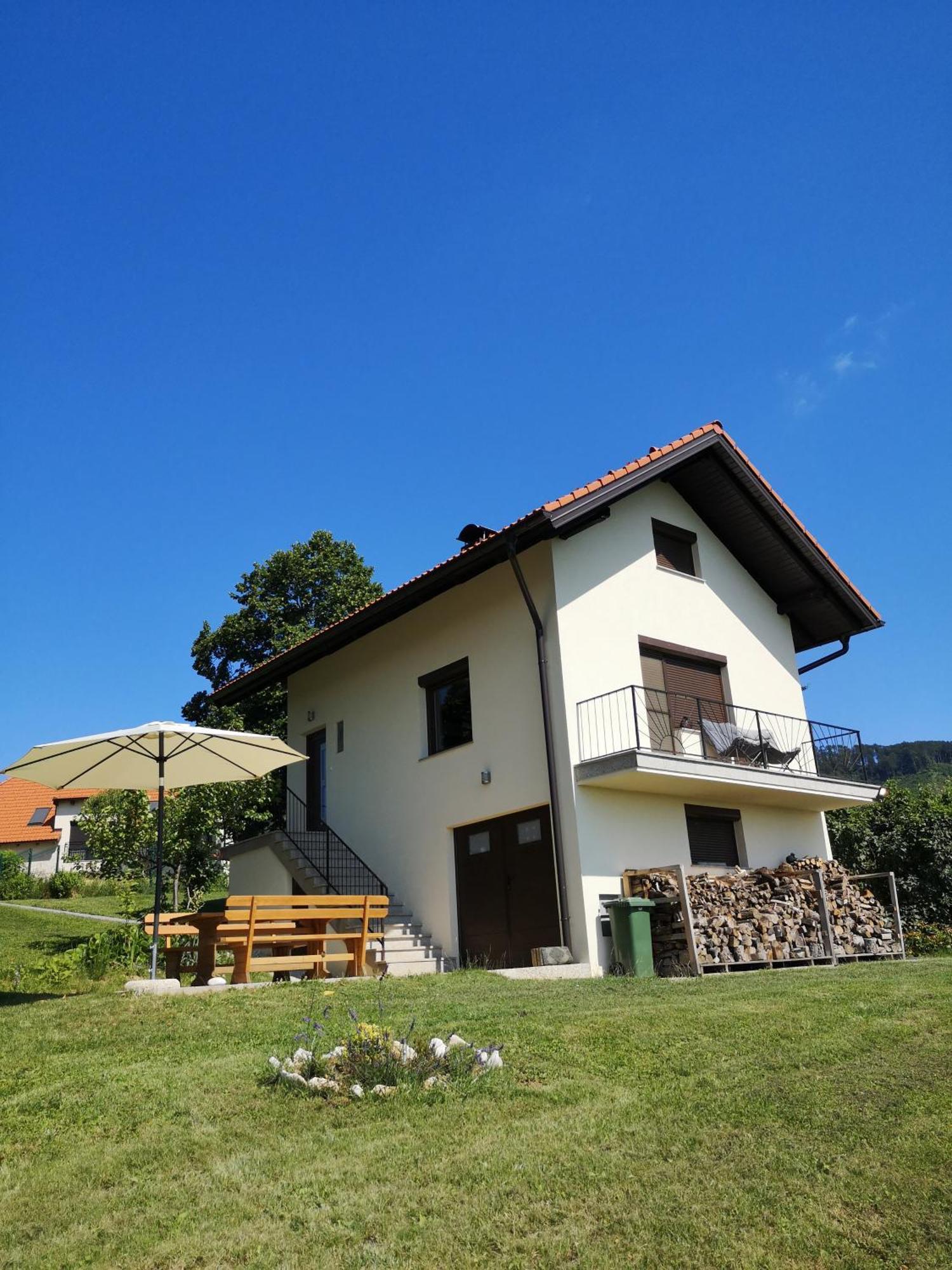 Apartma Hisa Na Ravnah With Hot Tub Pišece 외부 사진