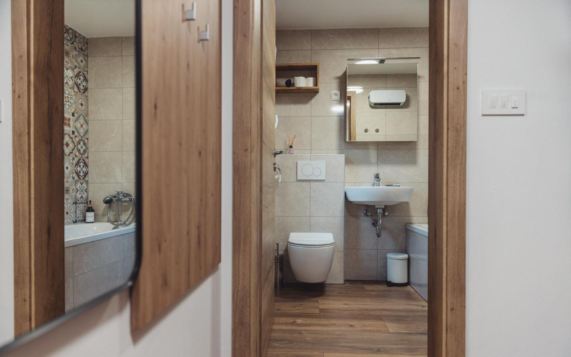 Apartma Hisa Na Ravnah With Hot Tub Pišece 외부 사진