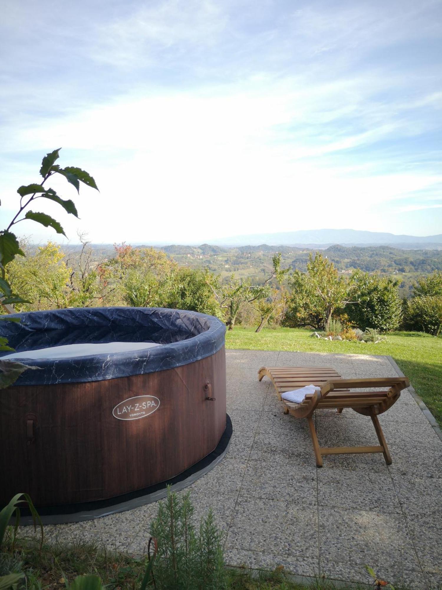 Apartma Hisa Na Ravnah With Hot Tub Pišece 외부 사진